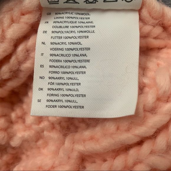 Women’s Classic Winter Knitted Beanie. - Picture 9 of 10